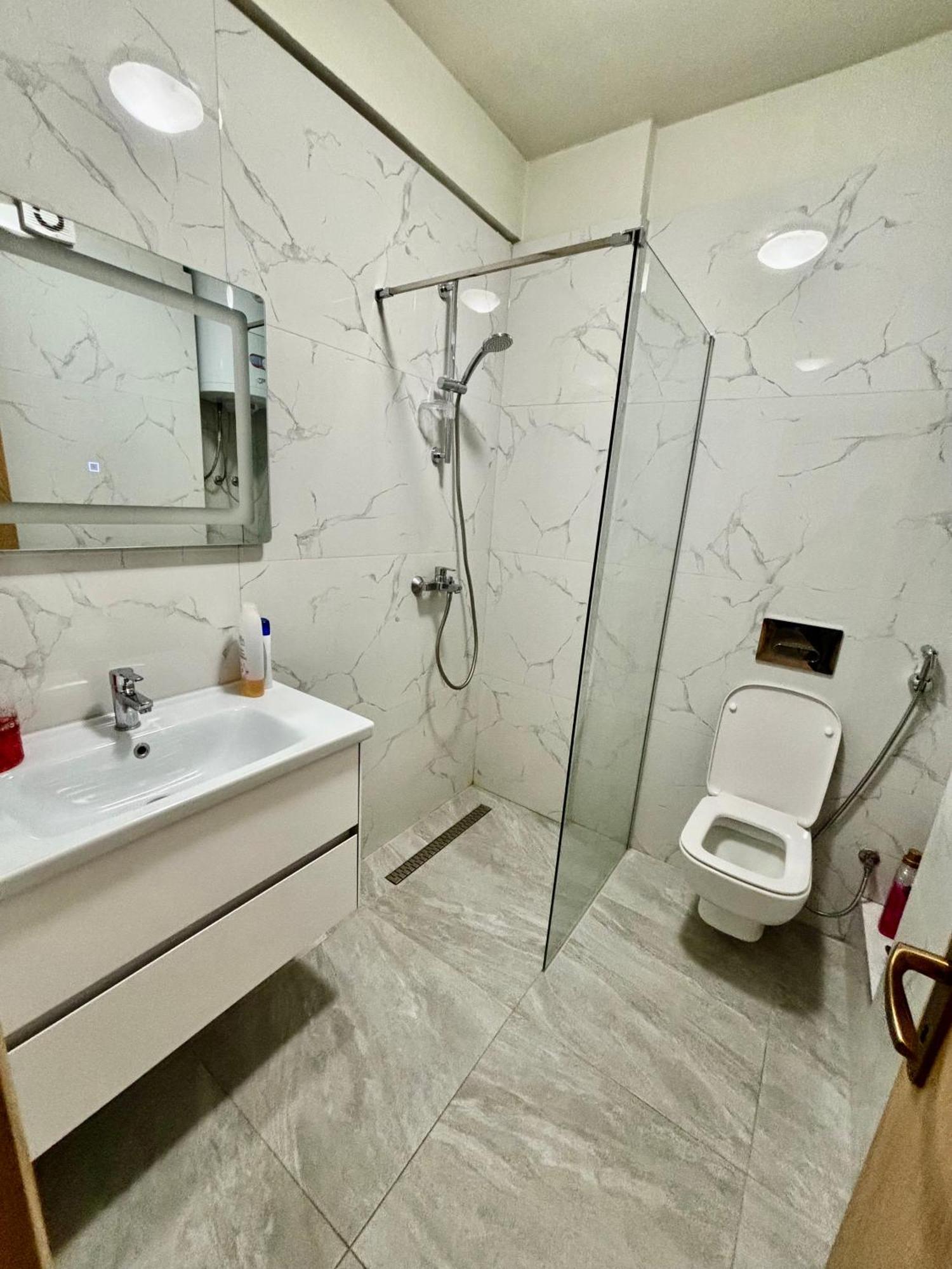 Edi'S Apartament Tirana Buitenkant foto