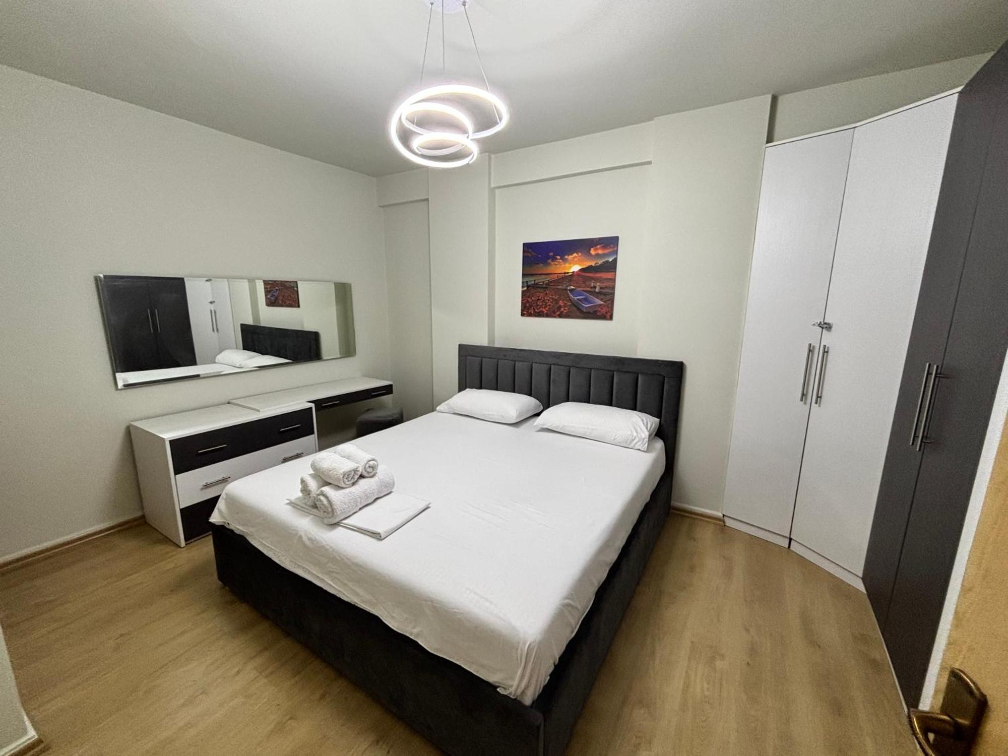 Edi'S Apartament Tirana Buitenkant foto