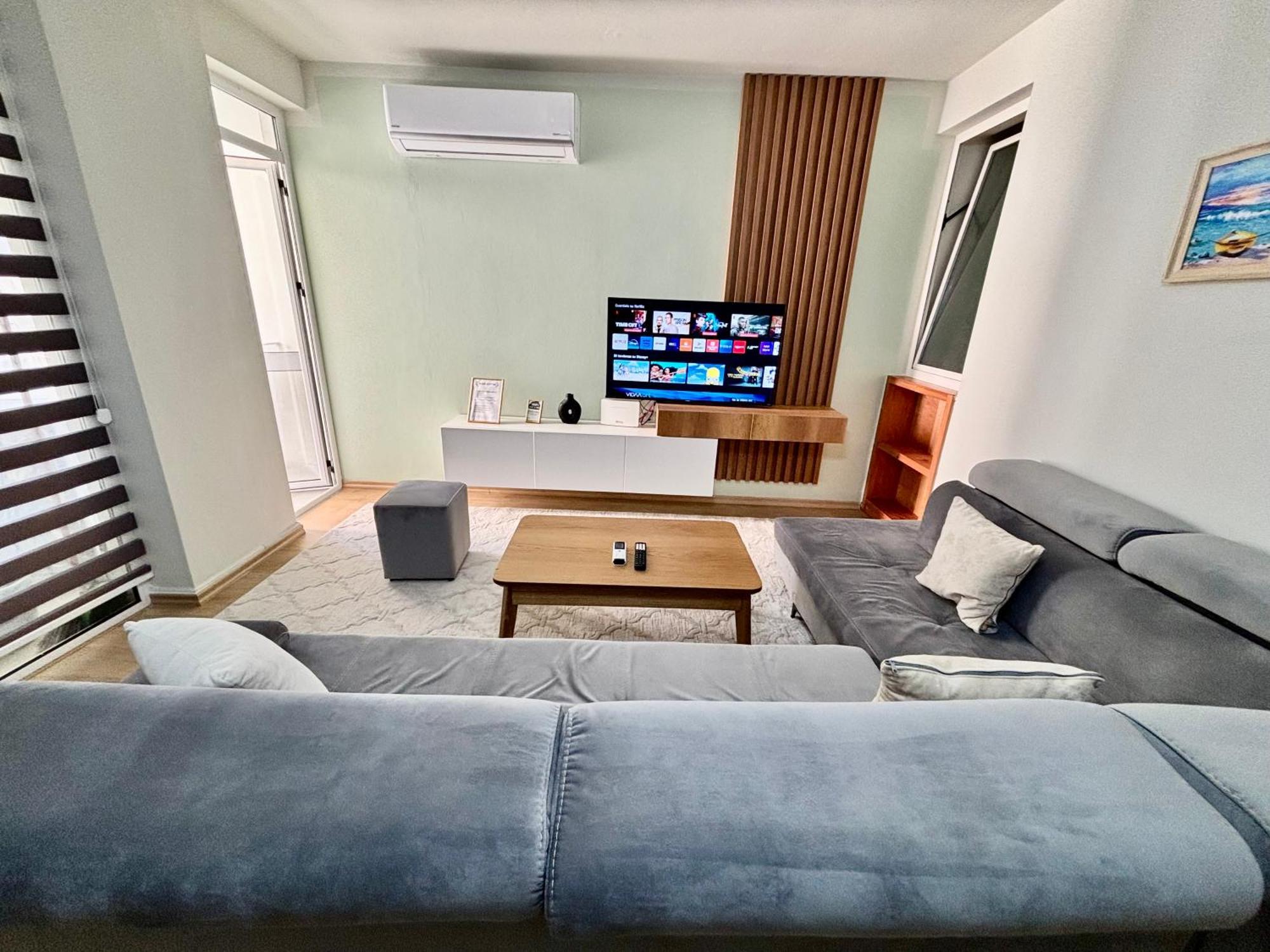 Edi'S Apartament Tirana Buitenkant foto