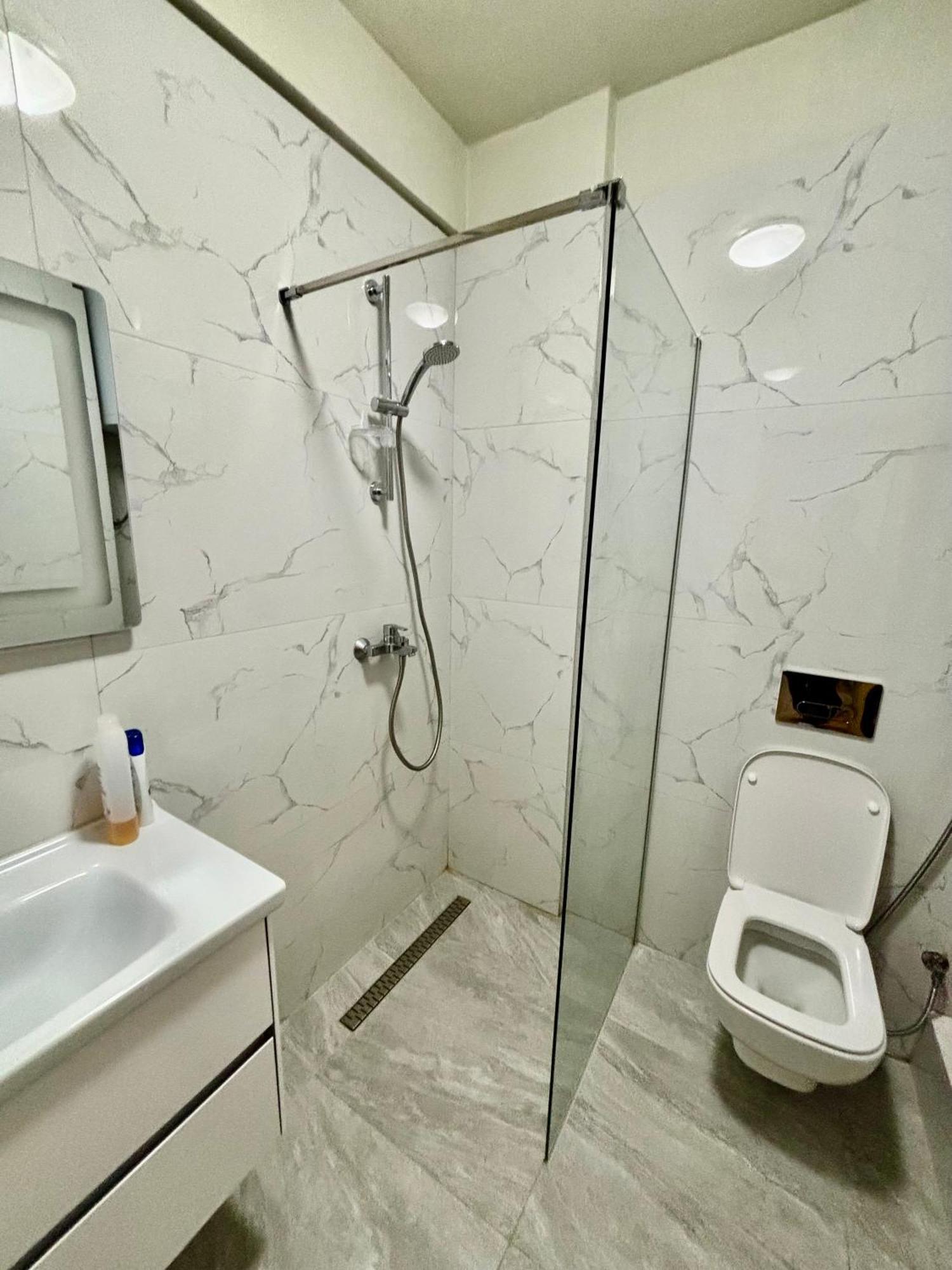 Edi'S Apartament Tirana Buitenkant foto