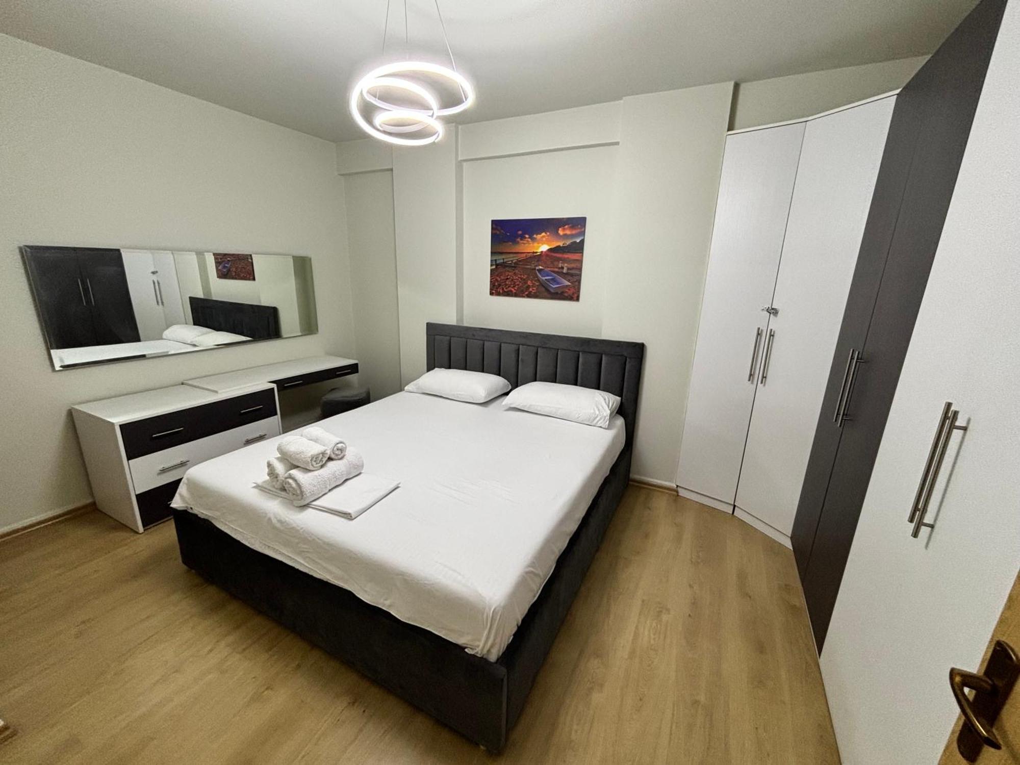Edi'S Apartament Tirana Buitenkant foto