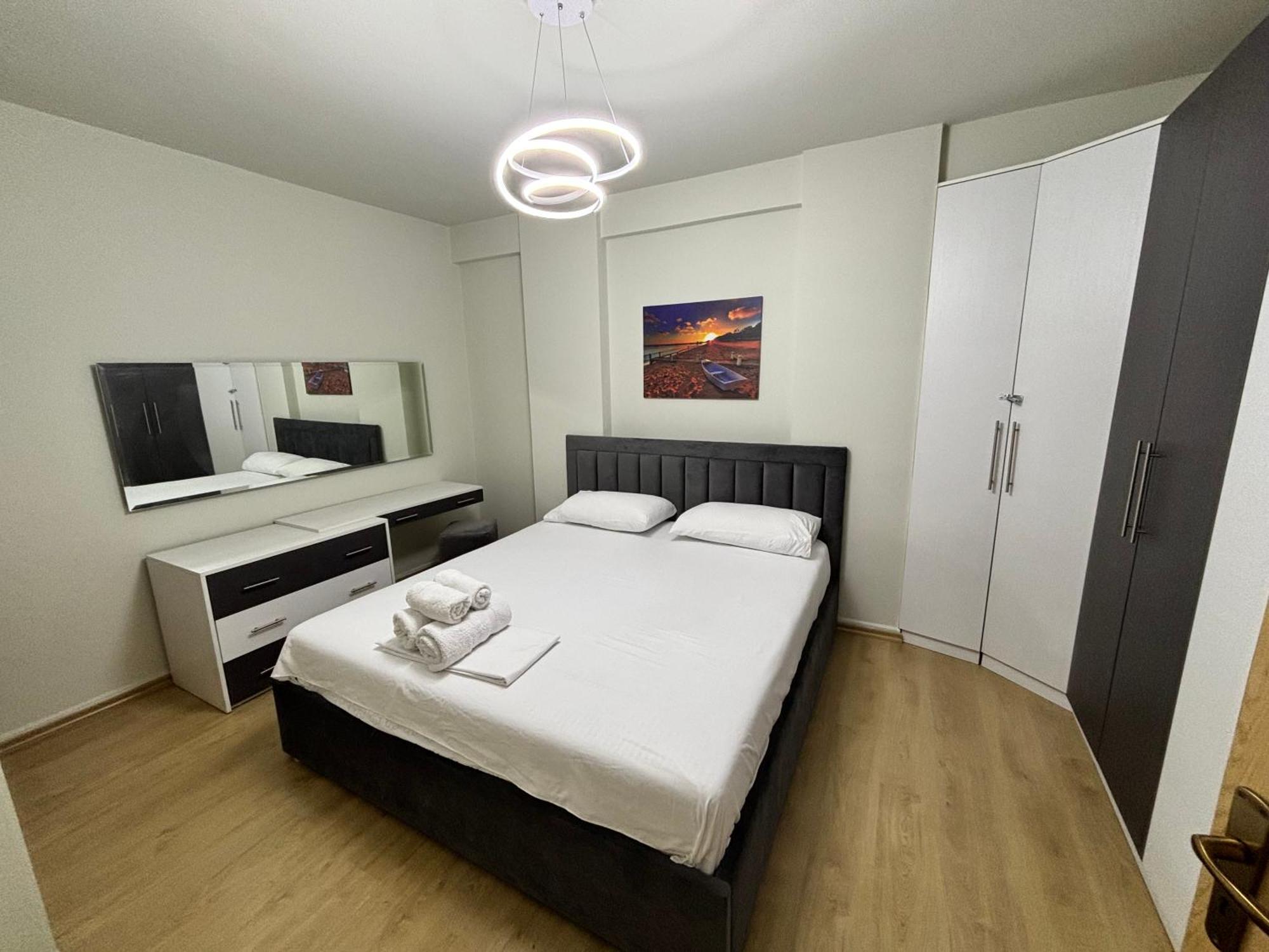 Edi'S Apartament Tirana Buitenkant foto