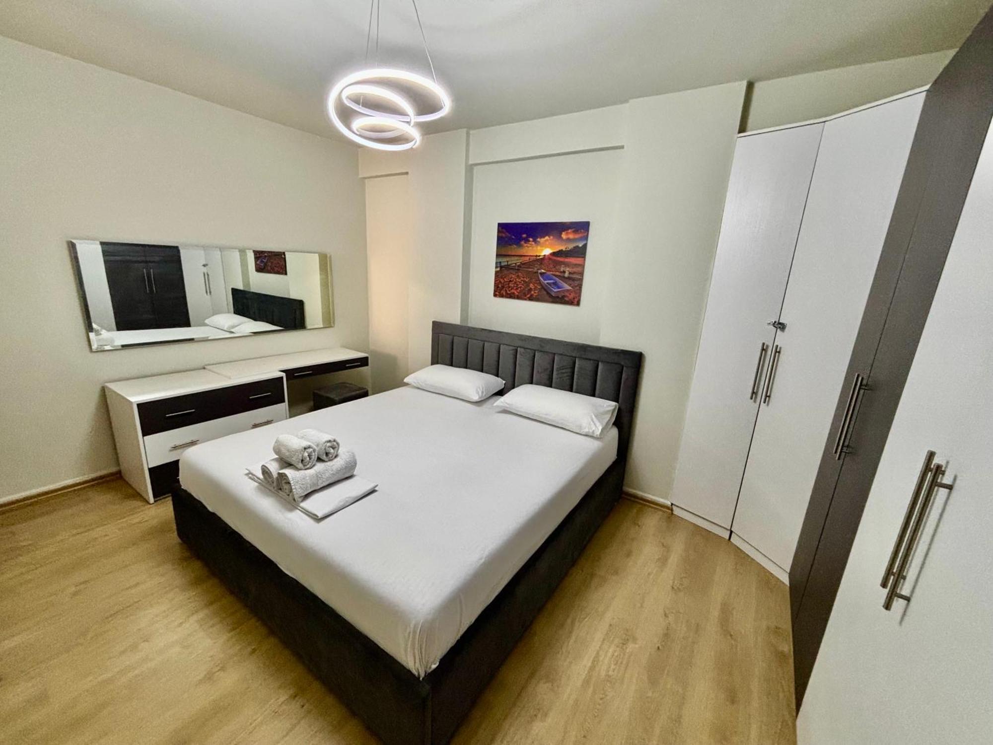 Edi'S Apartament Tirana Buitenkant foto