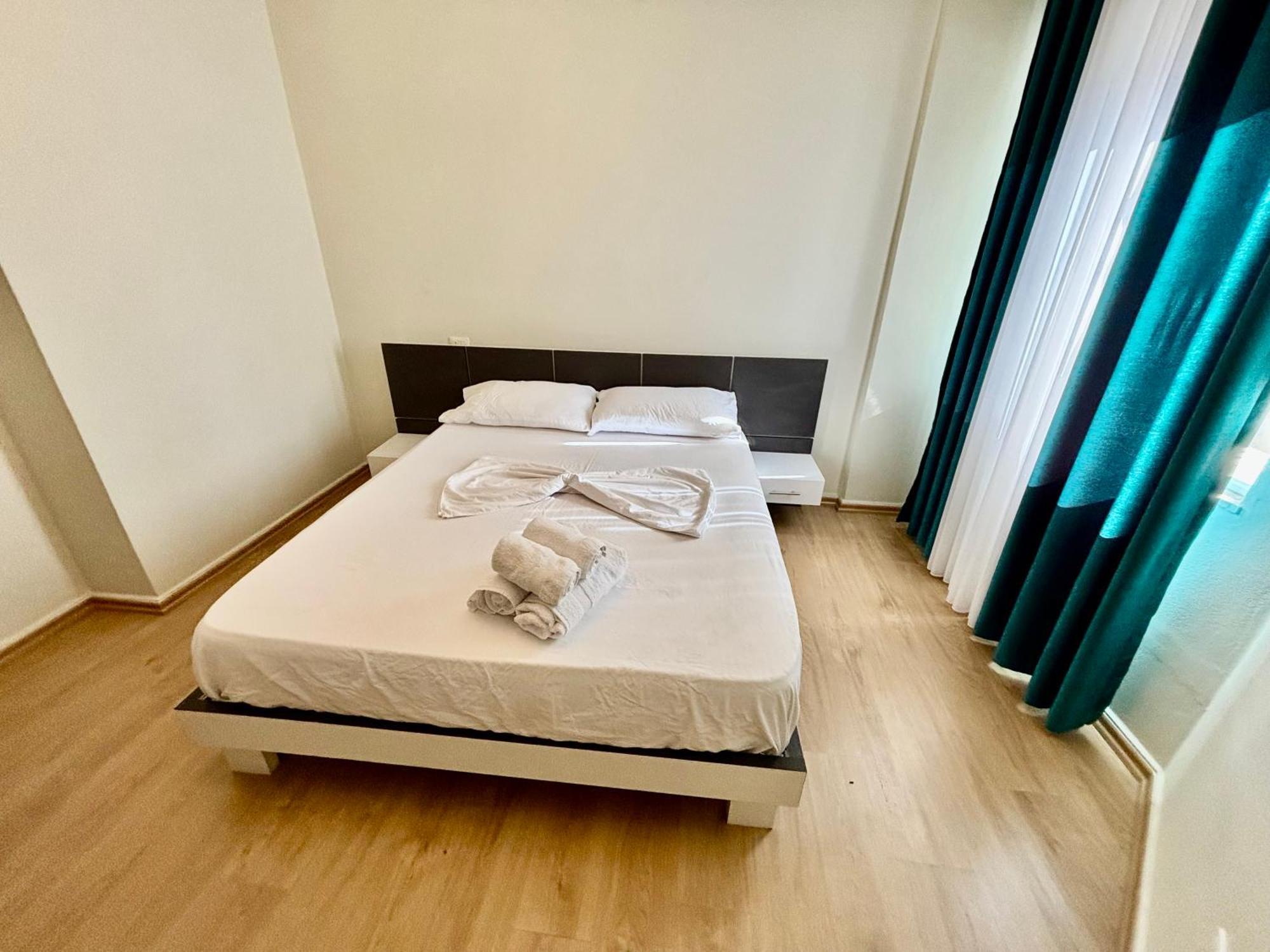 Edi'S Apartament Tirana Buitenkant foto