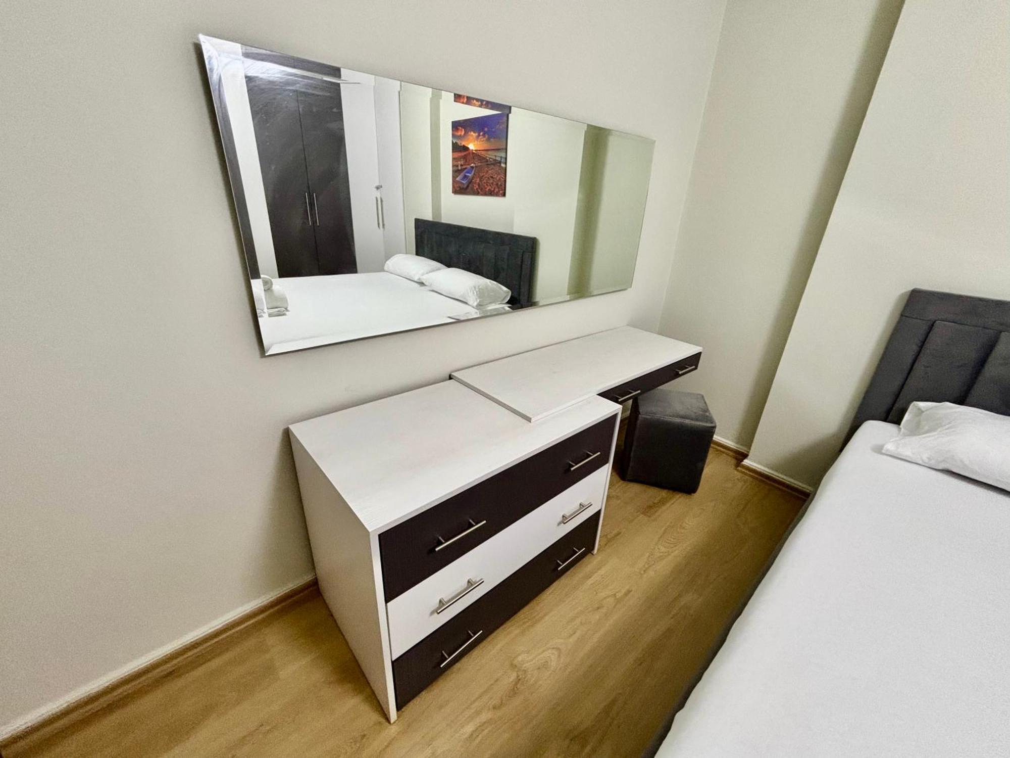 Edi'S Apartament Tirana Buitenkant foto