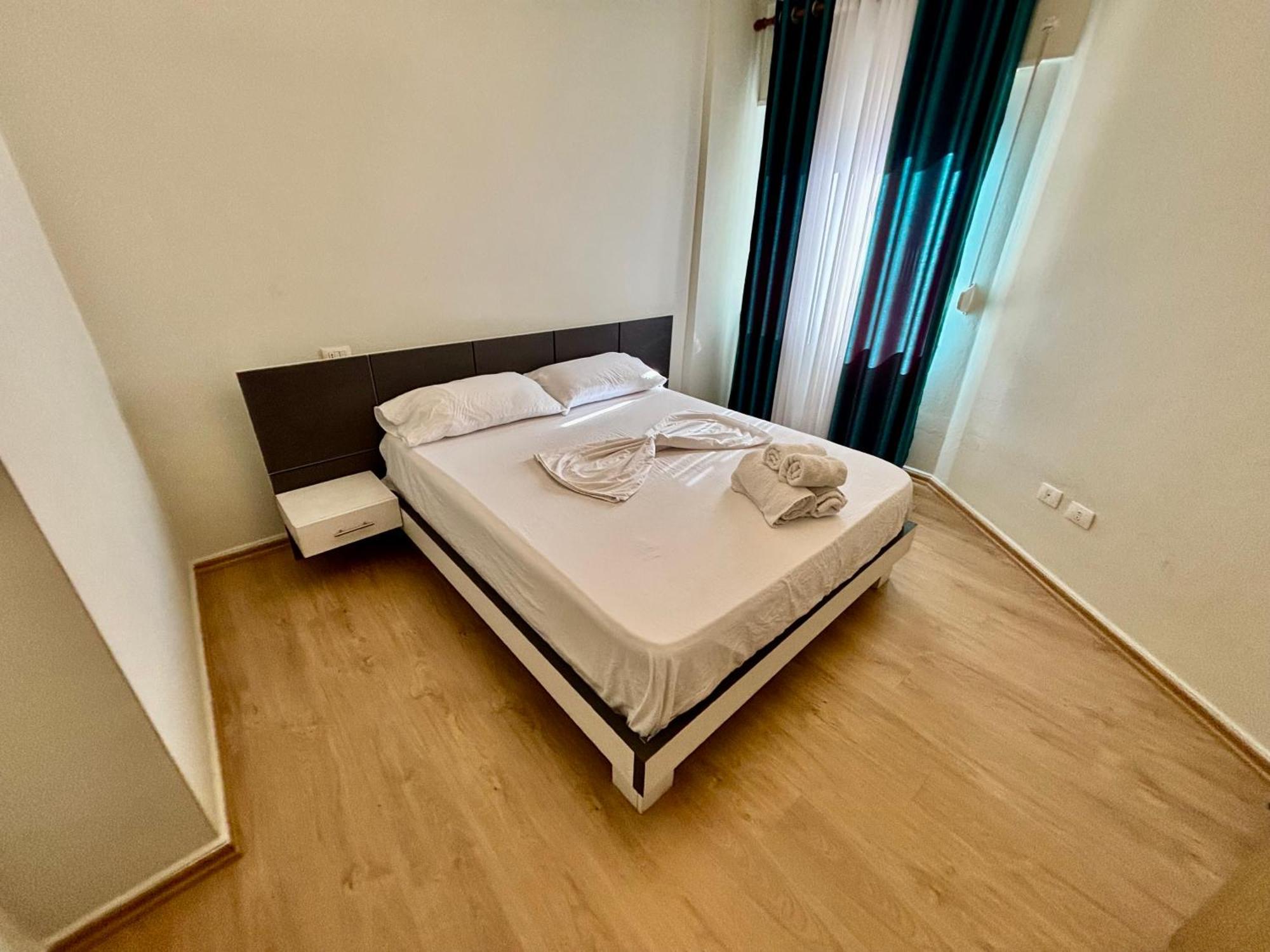 Edi'S Apartament Tirana Buitenkant foto