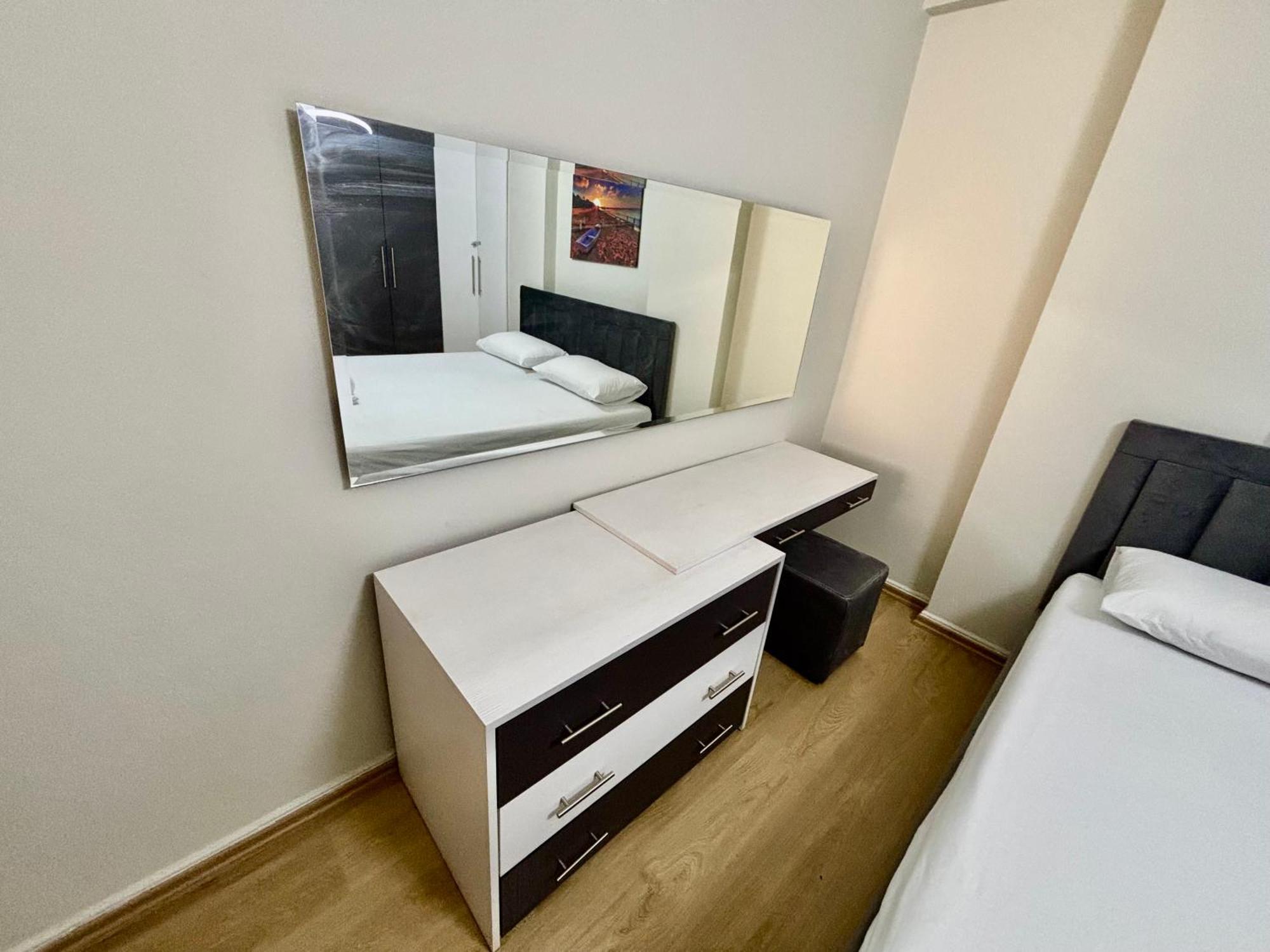 Edi'S Apartament Tirana Buitenkant foto